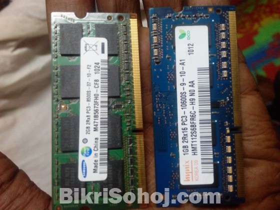 SAMSUNG DDR3 2 GB RAM 1333BASS -&DDR3 1 GB RAM TOTAL 3 GB